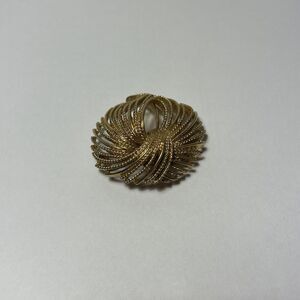 Vintage Signed MONET Textured Gold Tone Cordelia Brooch